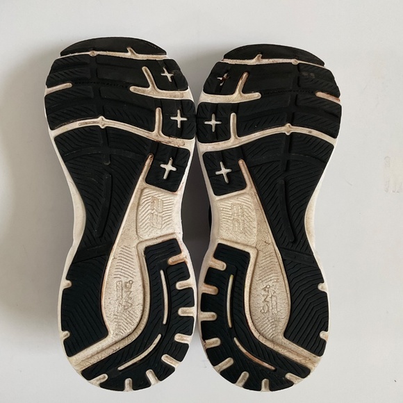 Athletic_Shoes